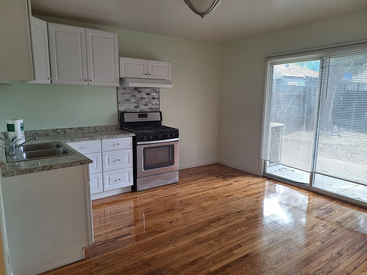 Building Photo - 16663 Victory Blvd #1