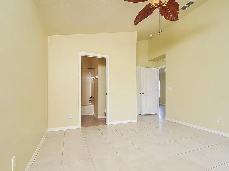 7426 Oxford Garden Cir — Photo 9