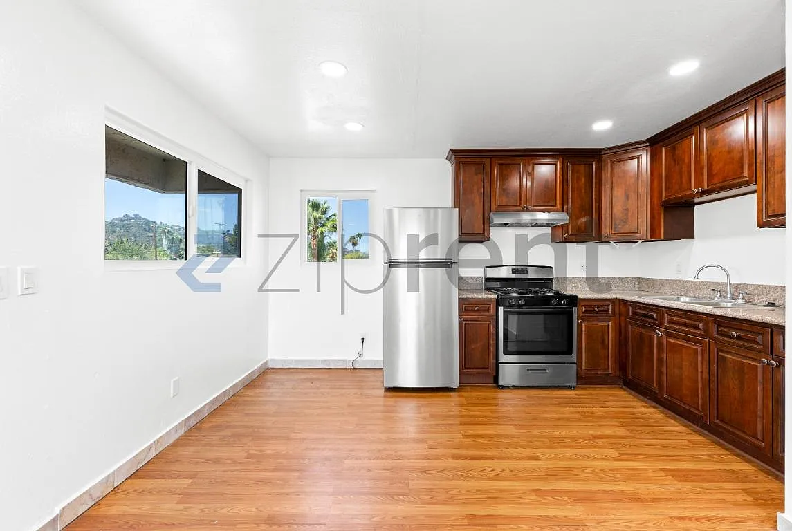 3 bed, 1.5 bath, 958 sqft, $2,795 — Photo 4