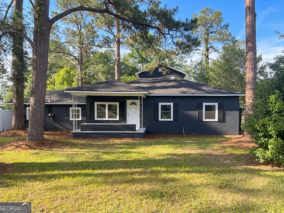 1st image of 601 Community Dr