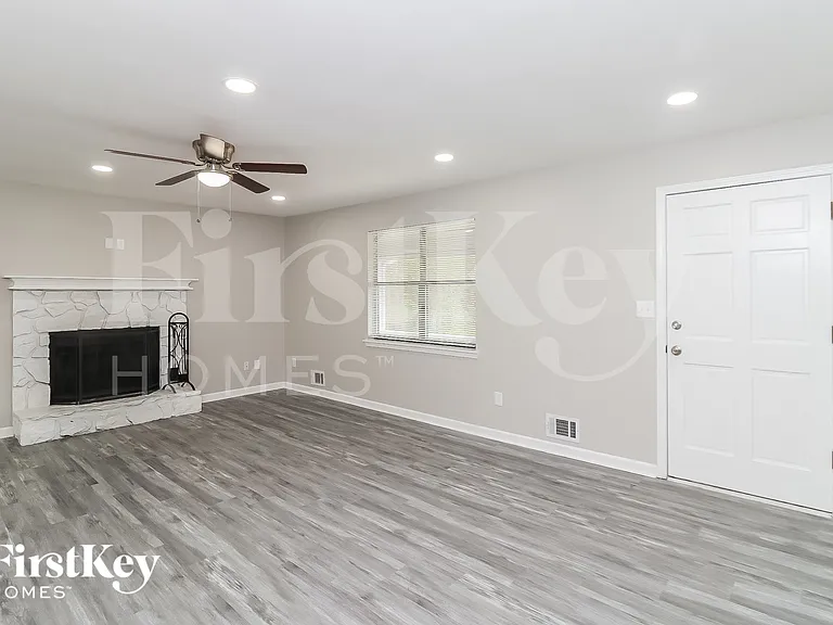 335 Lost Meadows Dr — Photo 4