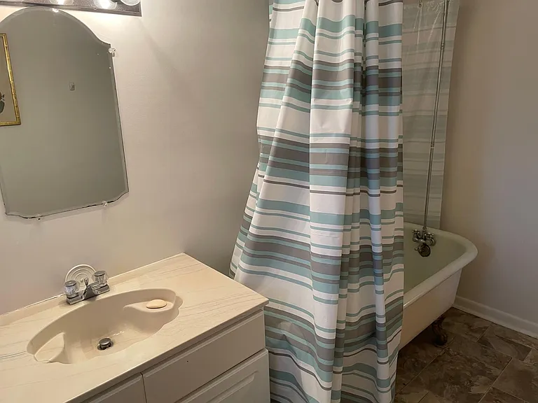 111 W Walnut St #1 — Photo 9