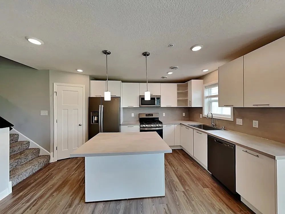 3 bed, 2.5 bath, 1804 sqft, $2,499 — Photo 3
