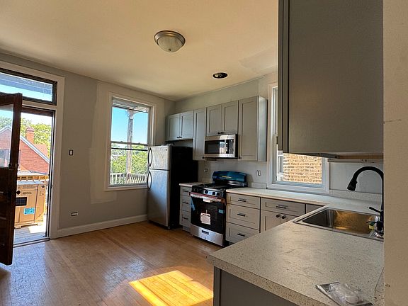 5th image of 2321 N Kimball Ave #2