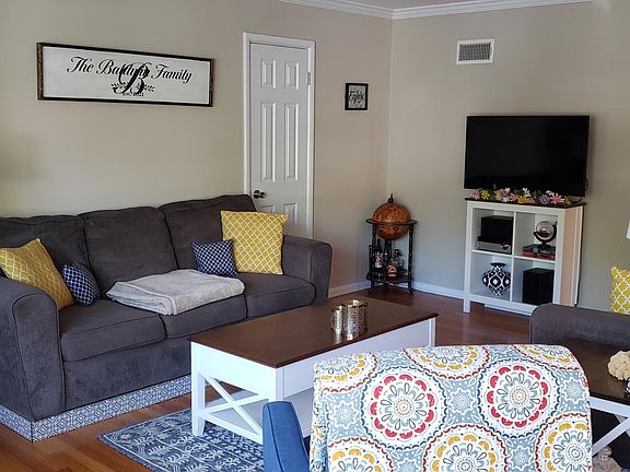 2nd image of 7131 Amherst Ave Floor 1
