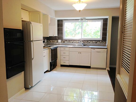 4th image of 2422 Wesglen Estates Dr