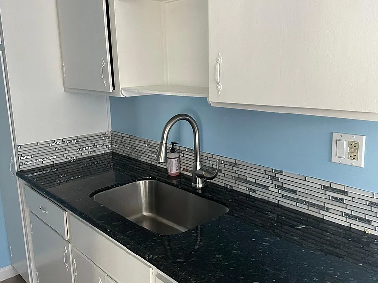 1421 Gordon St #12 — Photo 8
