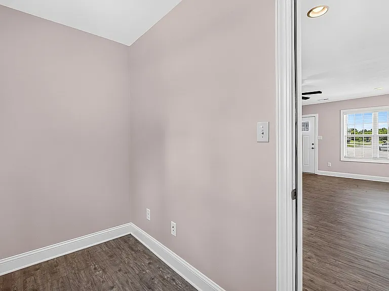 221 Robert Alan Dr — Photo 16