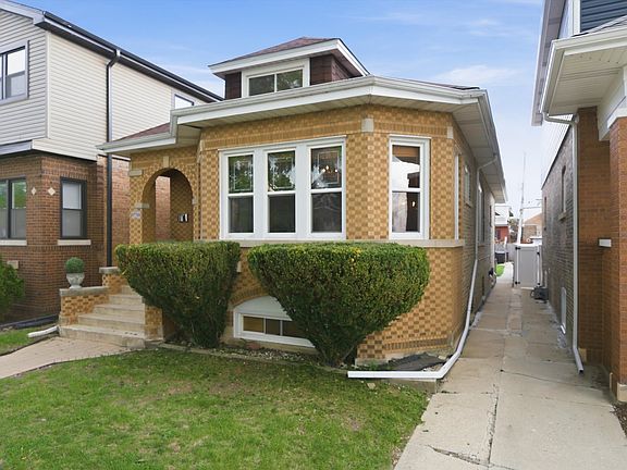 2nd image of 5411 W Byron St