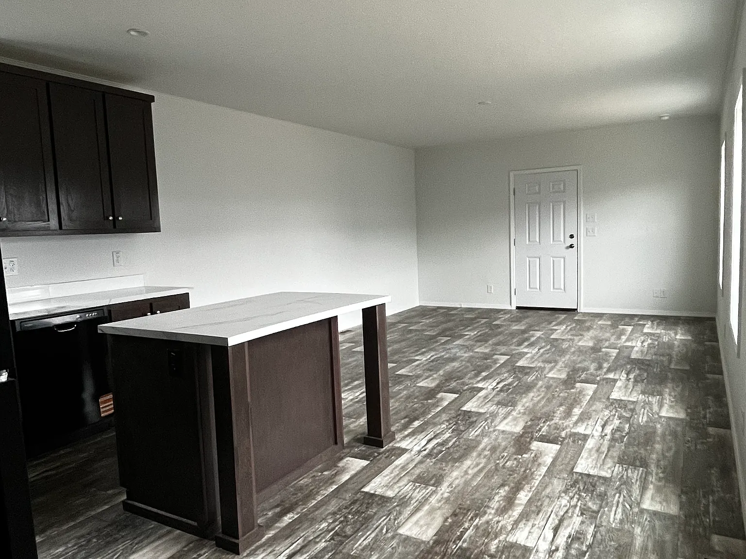 3 bed, 1600 sqft, $1,777 — Photo 2