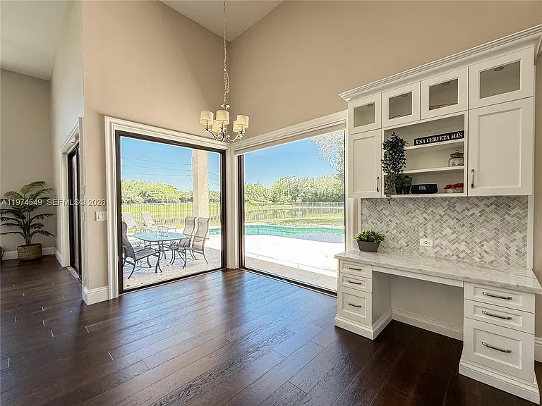 400 Alexandra Cir — Photo 13