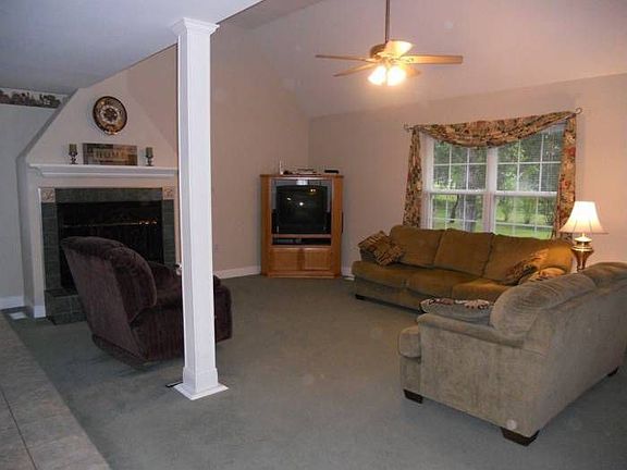 277 Amherst Spacious livi