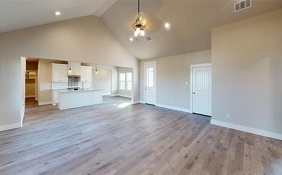 5th image of 106 McElroy St