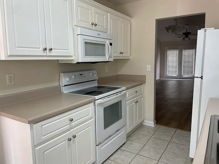 1310 Triple Tree Ln SW — Photo 3