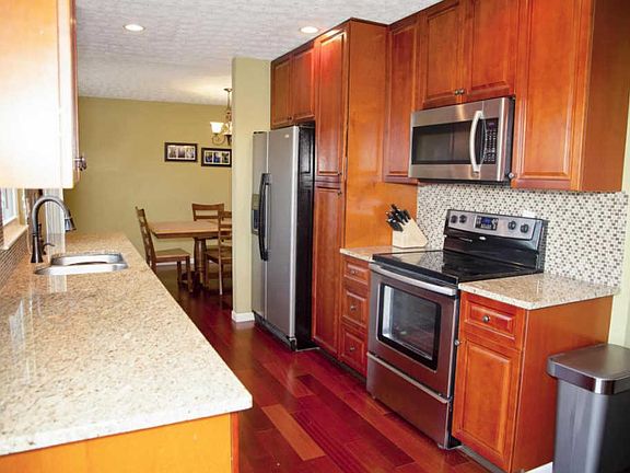 5th image of 3102 Hyde Park Ct