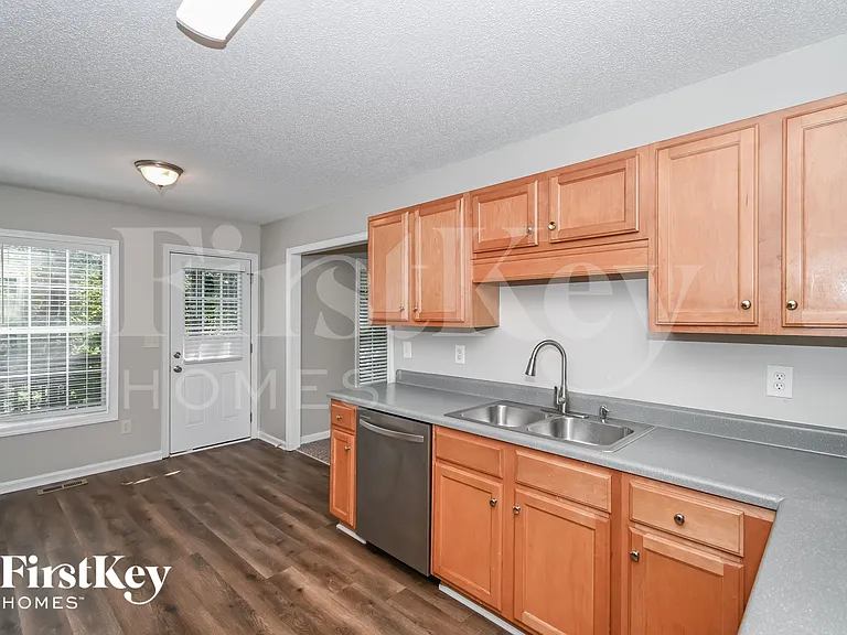 7775 Poppy Dr — Photo 6