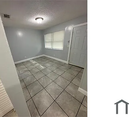 3 bed, 608 sqft, $1,000 — Photo 2