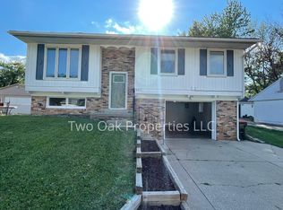 6317 N Devonshire Dr, Peoria, IL