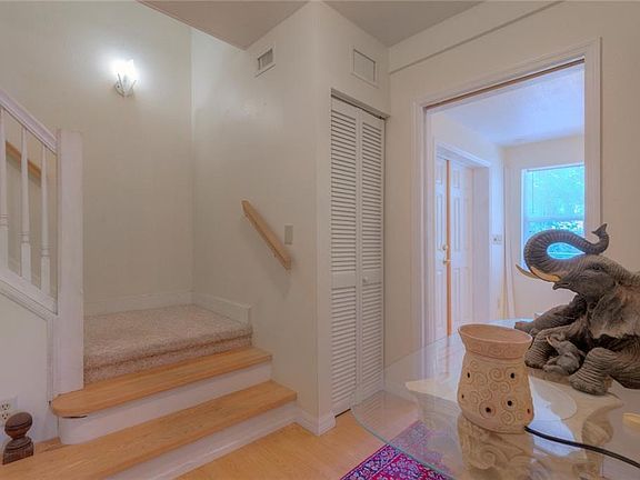 4th image of 819 W Pennsylvania Ave