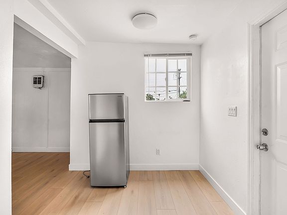 3rd image of 940 Arcadia Pl