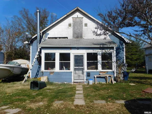 312 E Locust St, Salem, IL 62881