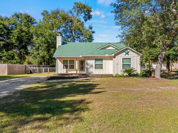 218 Sparkleberry Ln, Freeport, FL 32439