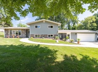 W262S3300 Ridge Rd, Waukesha, WI 53189