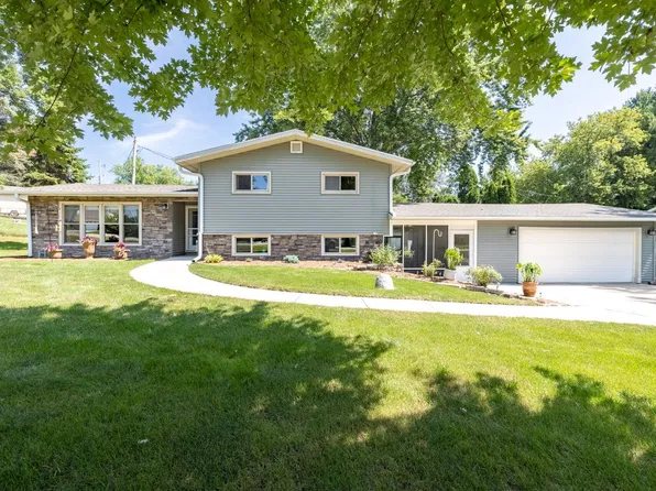 W262S3300 Ridge ROAD, Waukesha, WI 53189