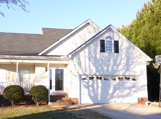 102 Ramble Rose Ct, Simpsonville, SC 29681
