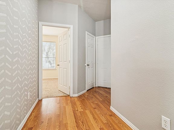 3rd image of 9809 Cedarcrest Dr