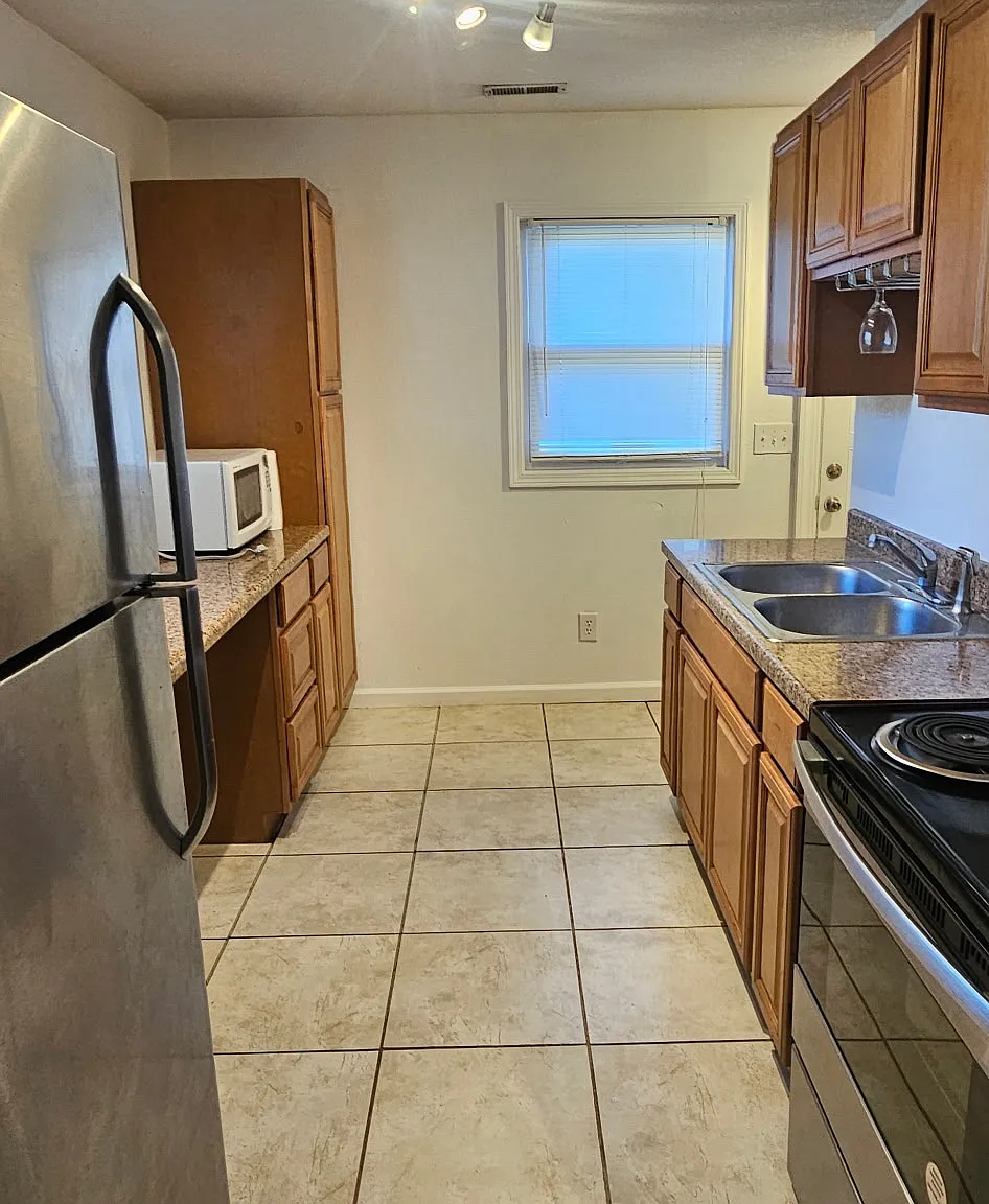 1341 Monument St — Photo 2