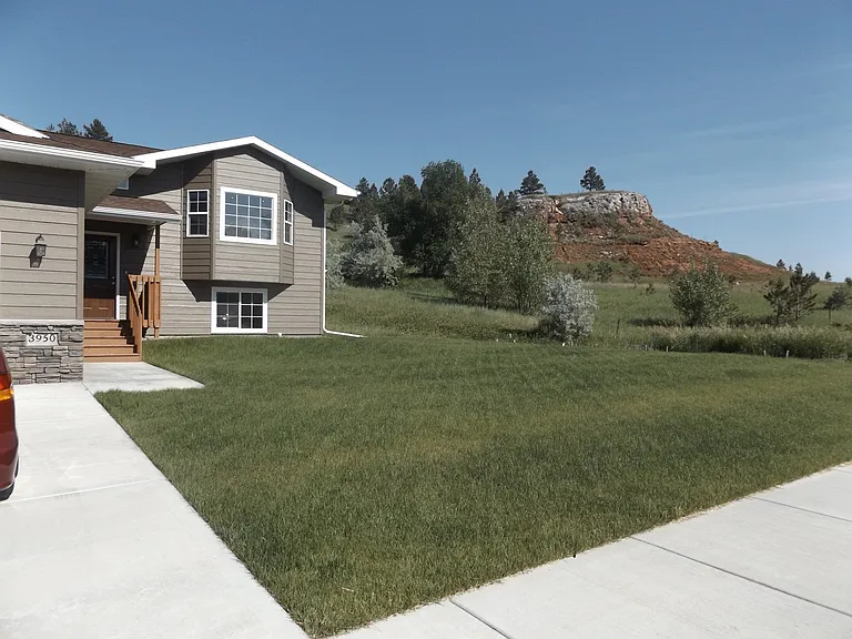 3950 Park Dr — Photo 2