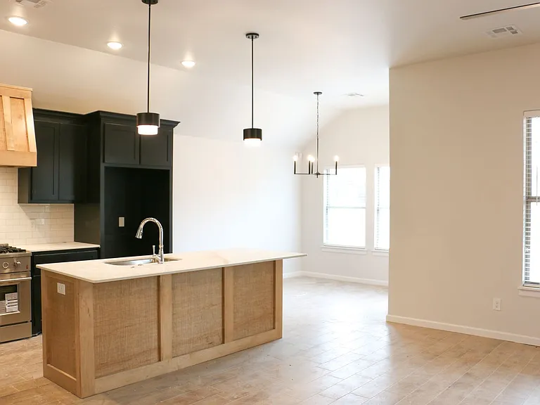 623 Trails End Dr — Photo 4