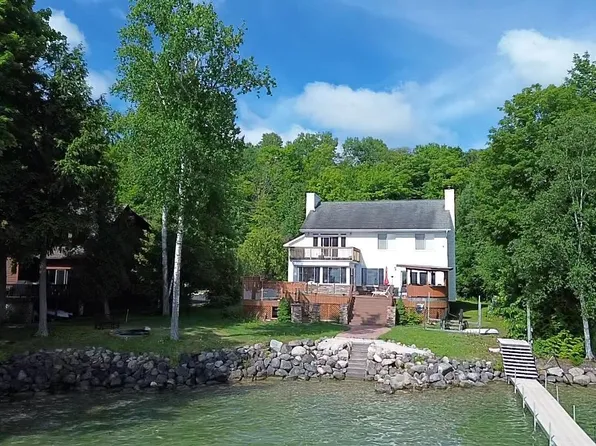 9276 Elk Lake Trl, Williamsburg, MI 49690