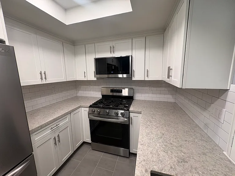 23469 Cambridge Rd — Photo 6