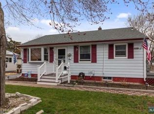 1433 Madison Pl, Pompton Lakes, NJ 07442