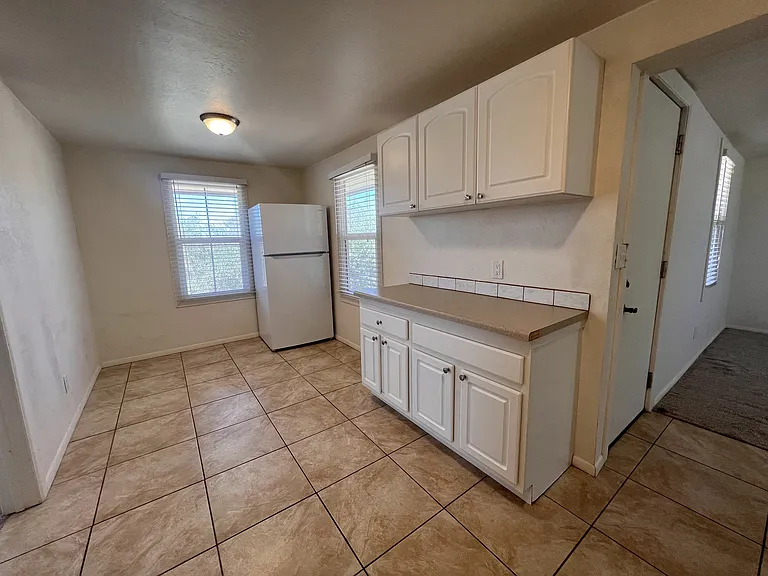 624 W Pinkley Ave #D — Photo 12
