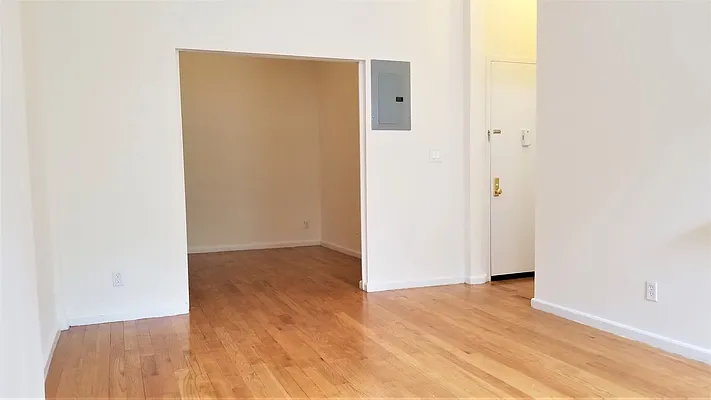 Rented by Bond New York | media 5