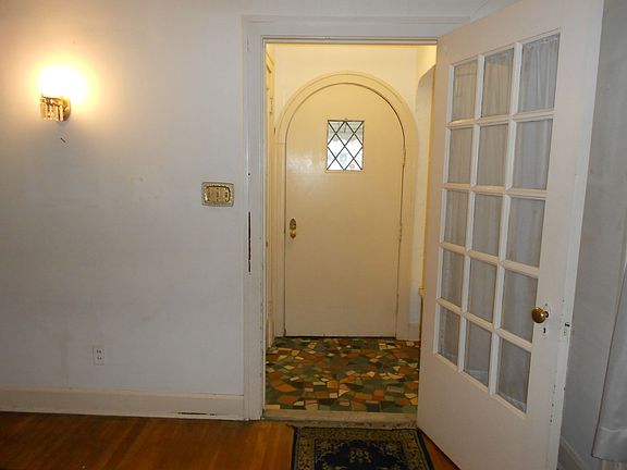 3rd image of 7106 Forest Ave