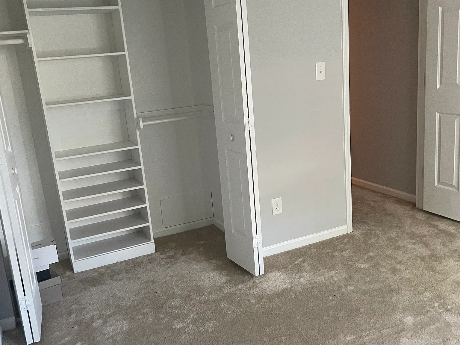529 Darby Glen Ln — Photo 3