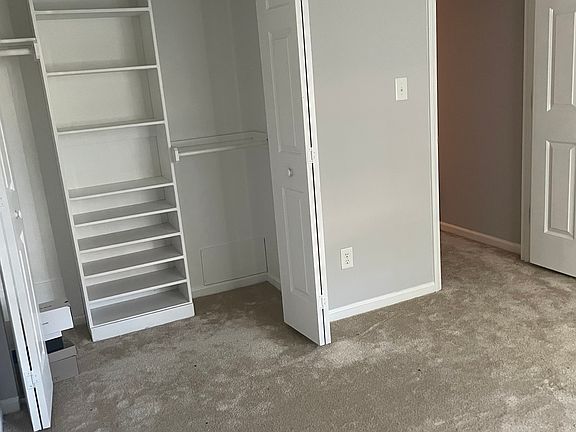 3rd image of 529 Darby Glen Ln