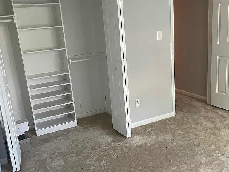 529 Darby Glen Ln — Photo 3