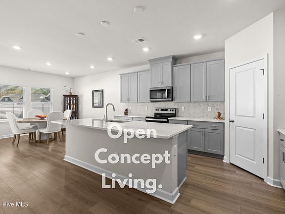 3rd image of 550 Tullimore Lane NW