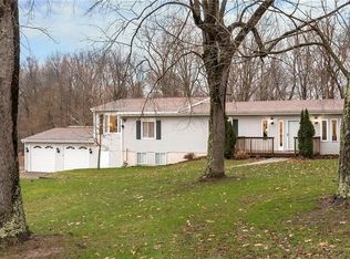 427 Maple Ln, Coraopolis, PA 15108