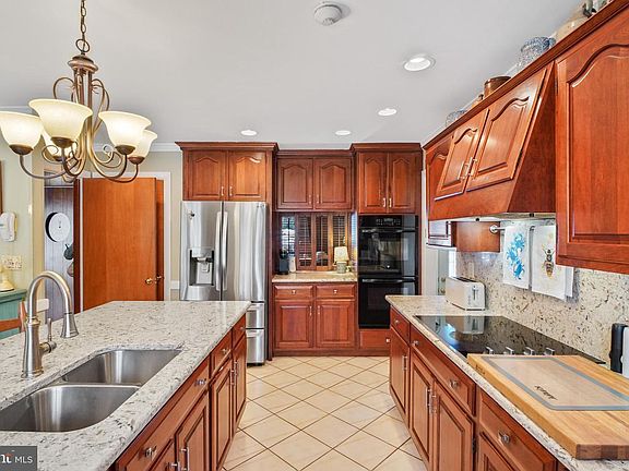 2nd image of 114 Braehead Dr