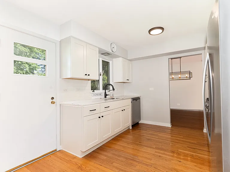 707 Thornwood Dr — Photo 9