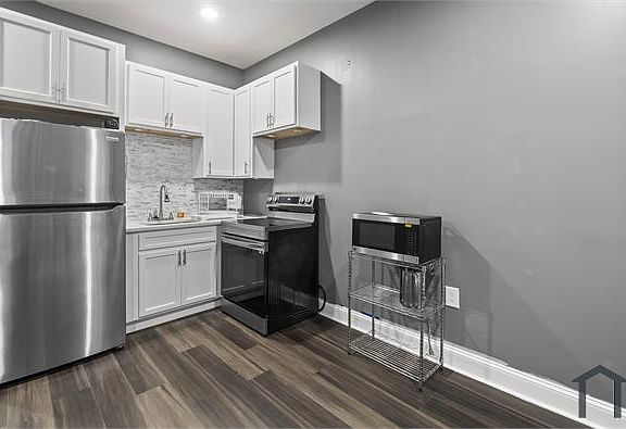 5th image of 1703 E Lombard St Floor 1