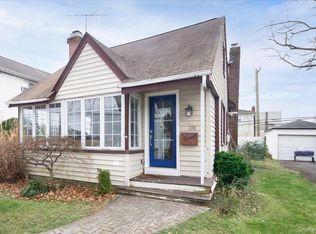 48 Rosebud Ave, Merrick, NY 11566