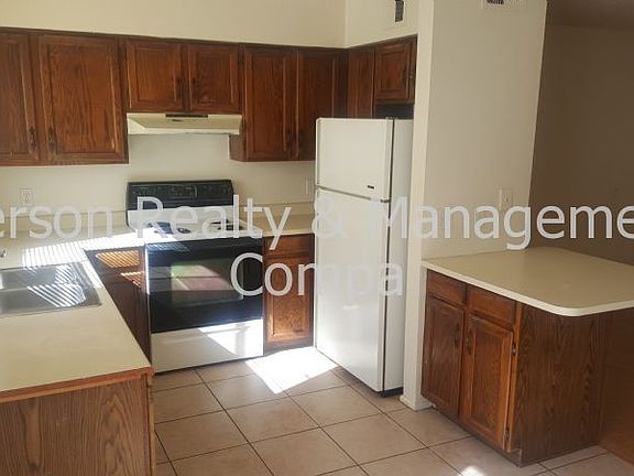 3rd image of 948 N Revere Unit 202