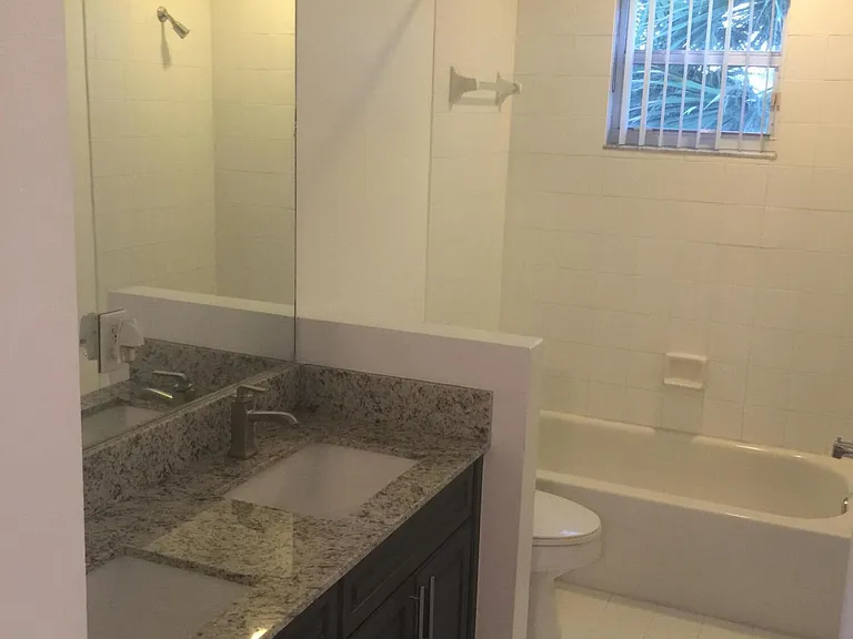 401 SW 120th Ave — Photo 32